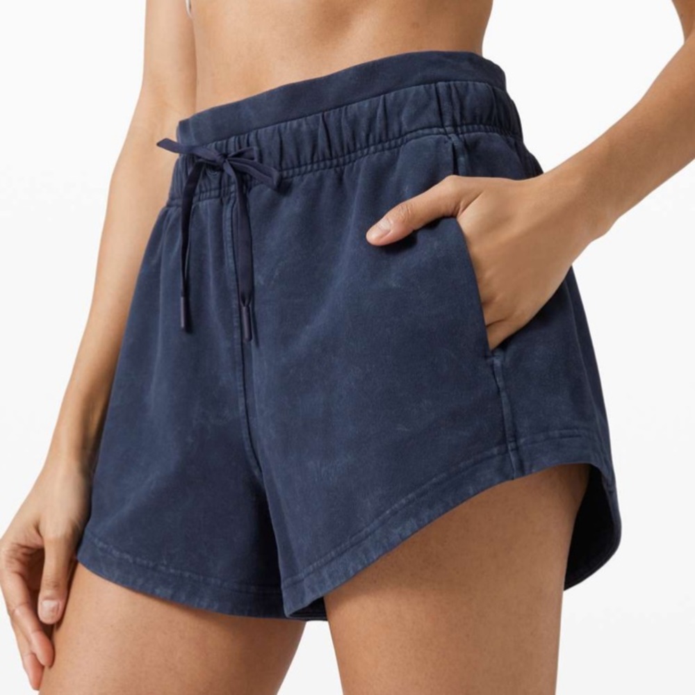 SOLD NWT Lululemon Inner Glow Short 3” - Picture 1 of 5